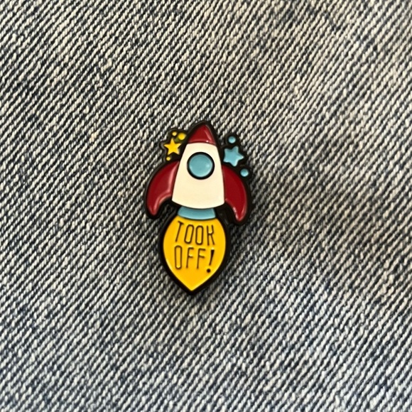 Rocket Ship Enamel Pin - Picture 1 of 3
